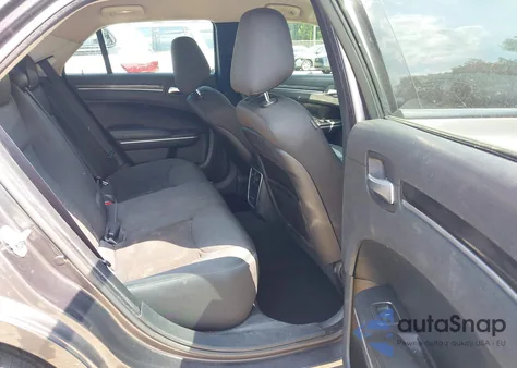 2019 Chrysler 300 Touring z USA, uszkodzony, nr VIN 2C3CCAAG5KH733301